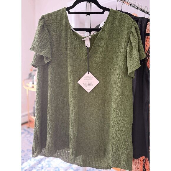 Ava & Viv Tops - NWT Ava and Viv Flutter Short Sleeve V-Neck Tee